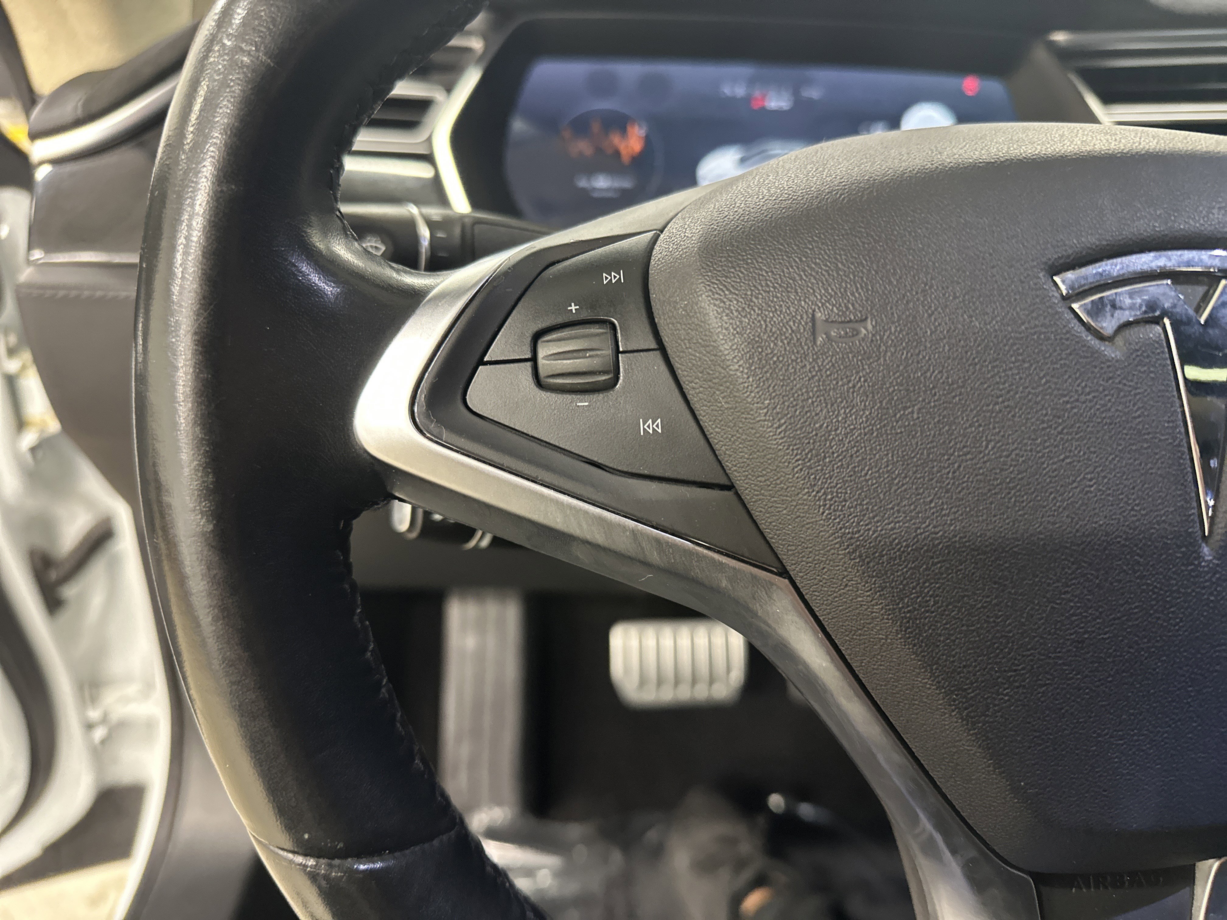 Used 2014 Tesla Model S 85 RWD image 19