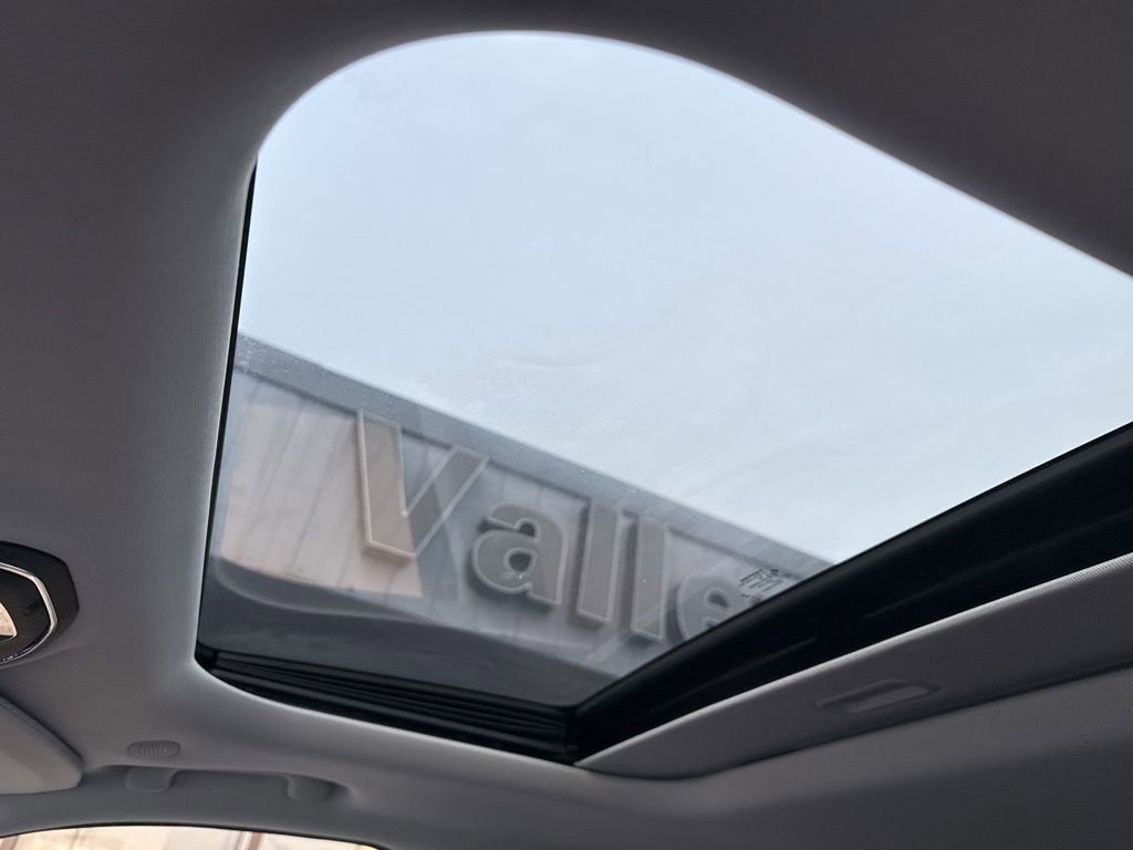 Used 2024 Jeep Grand Cherokee Laredo X image 4