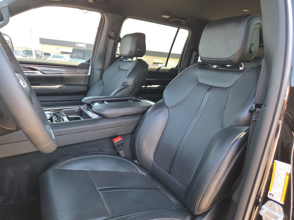 Used 2024 Jeep Wagoneer 4WD image 15