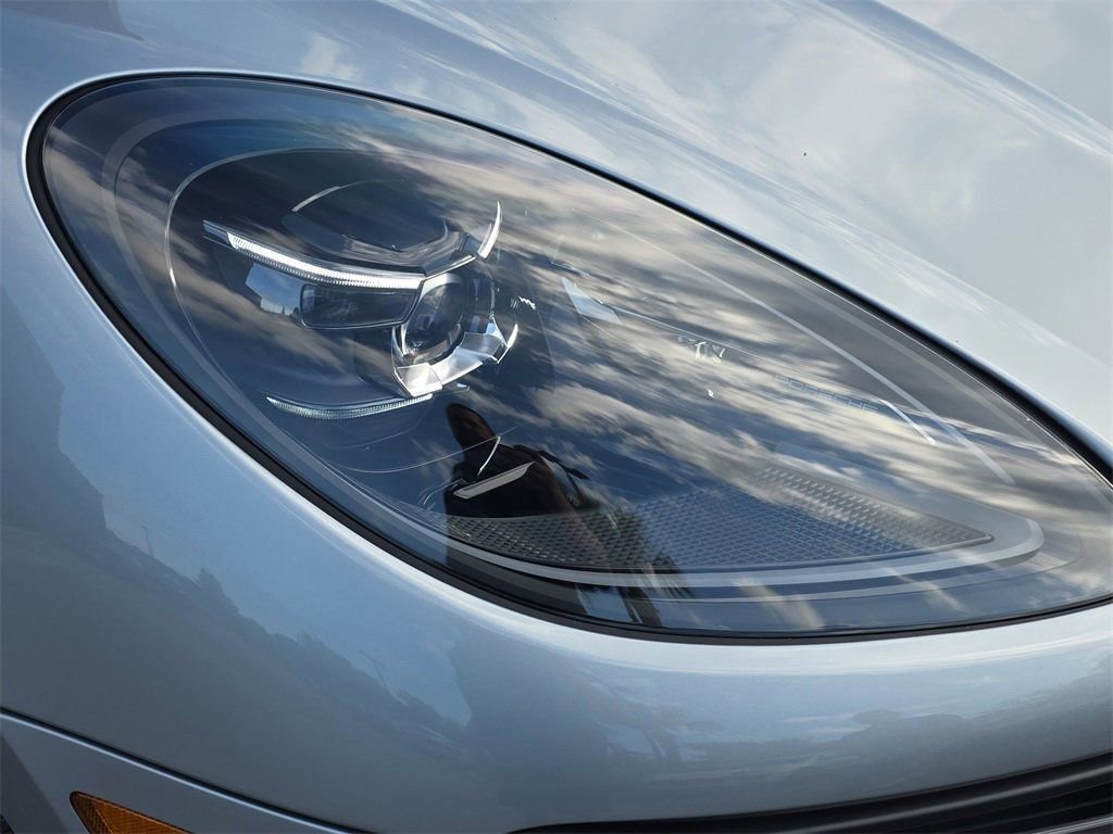 Certified 2025 Porsche Macan image 15