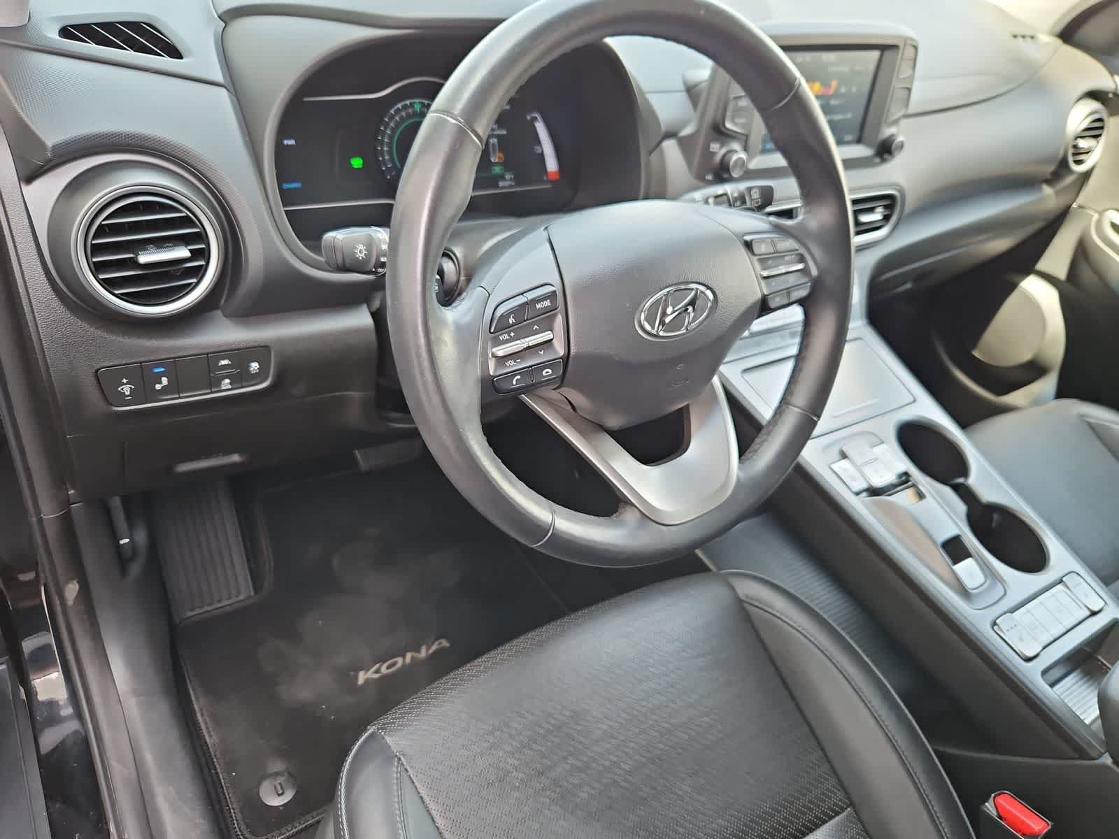 Used 2021 Hyundai Kona Limited w/ Cargo Package FWD image 2