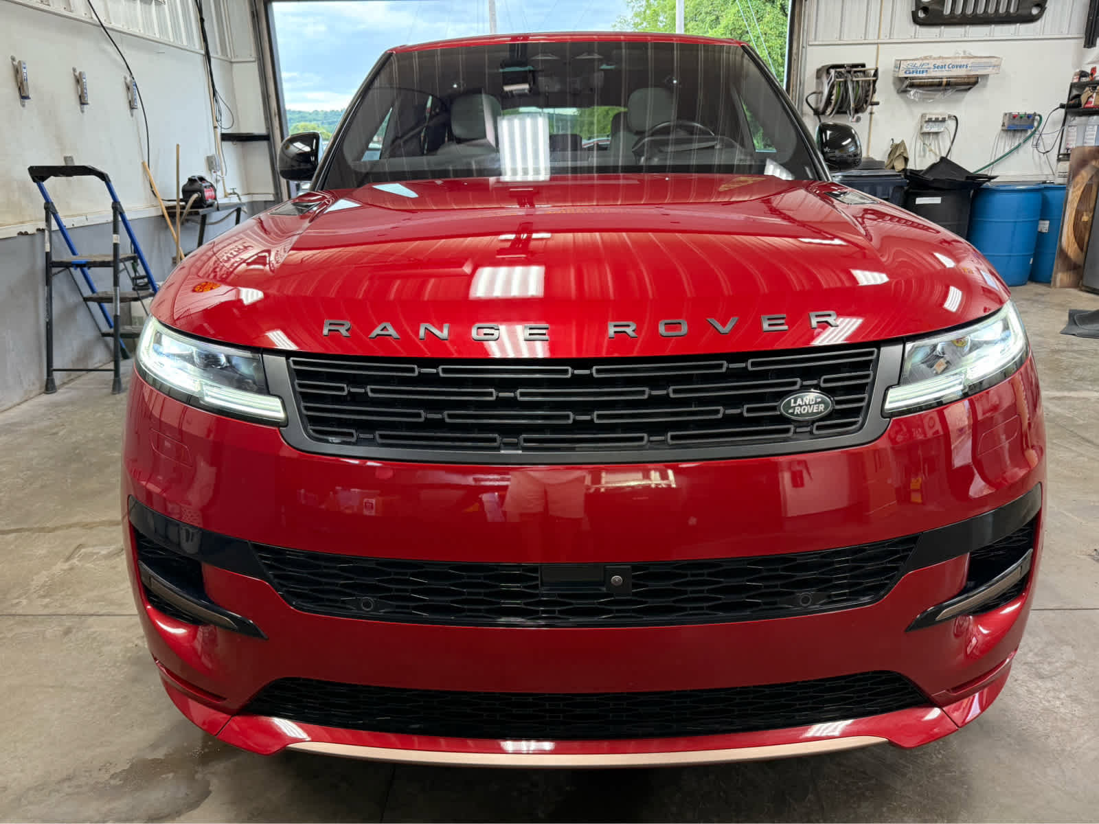Used 2023 Land Rover Range Rover Sport SE Dynamic image 2
