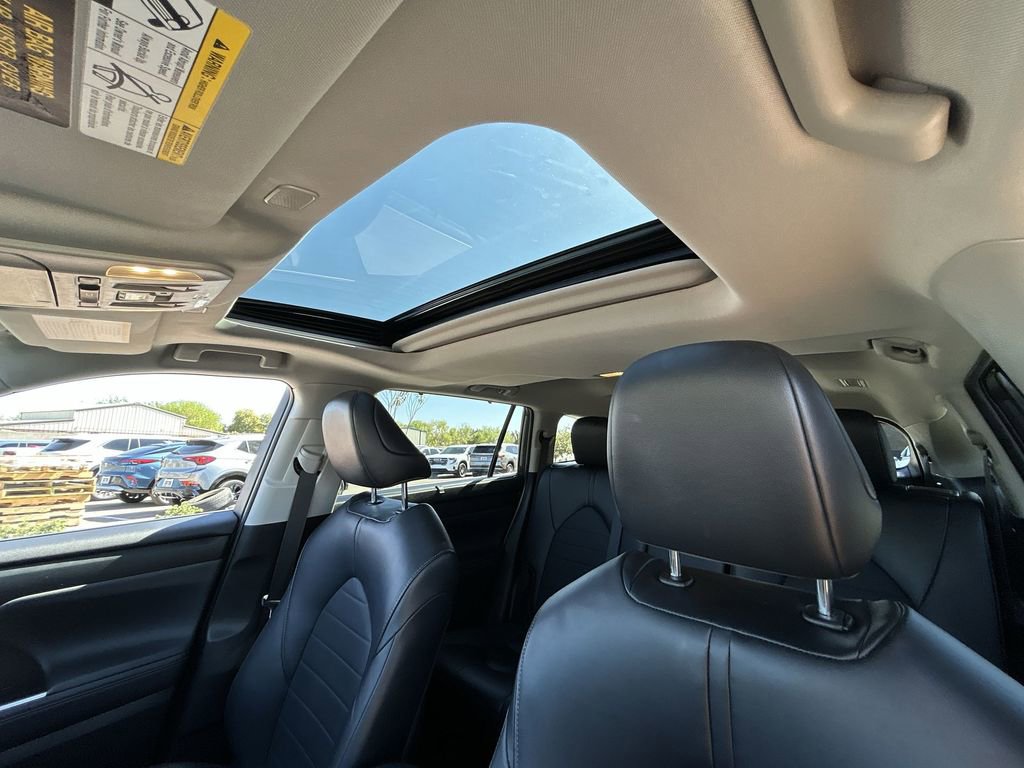 Used 2023 Toyota Highlander XLE image 19