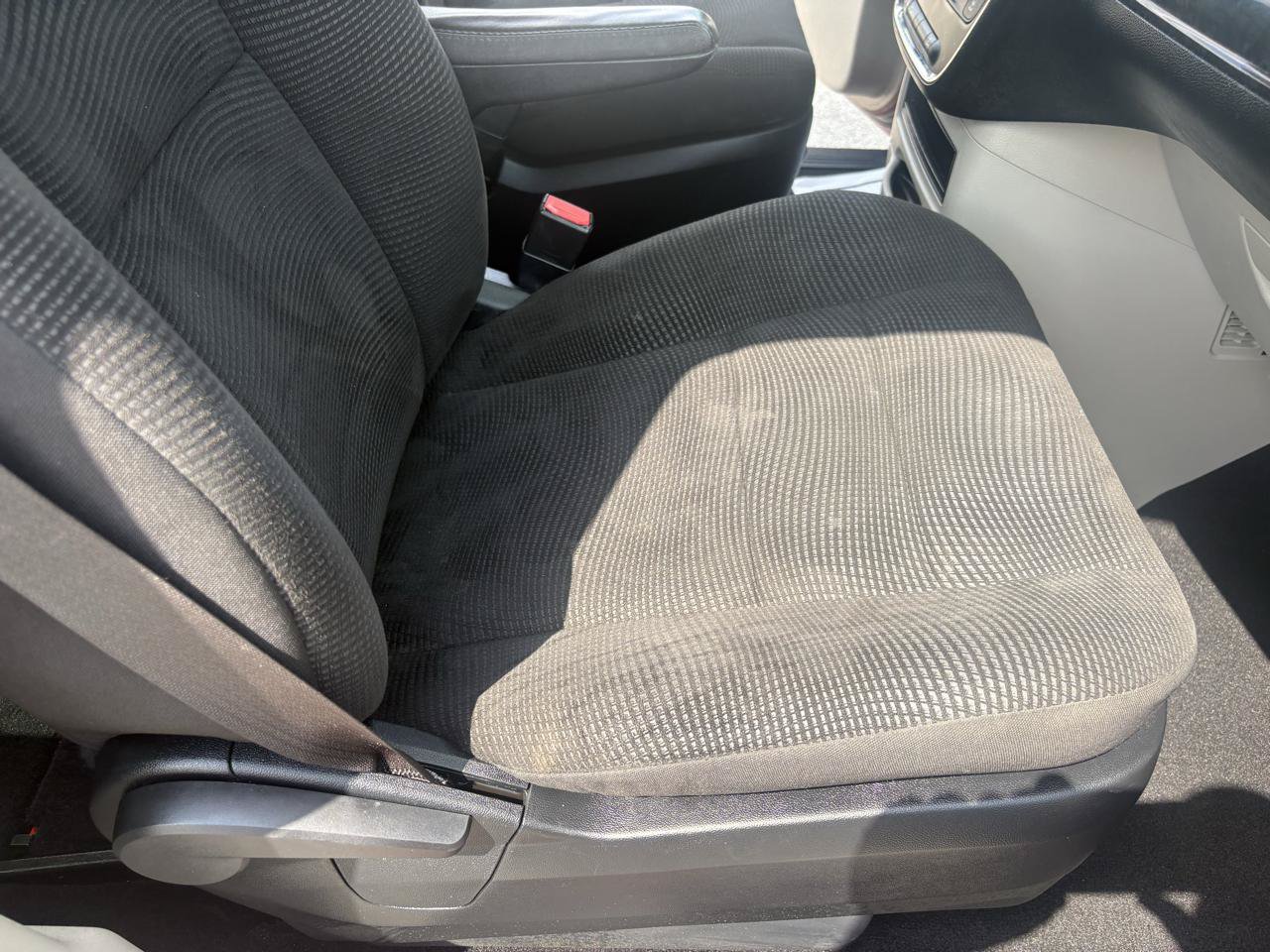 Used 2020 Dodge Grand Caravan SE FWD image 31