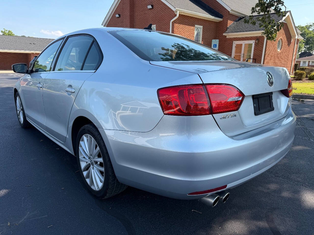 Used 2011 Volkswagen Jetta SEL FWD image 5