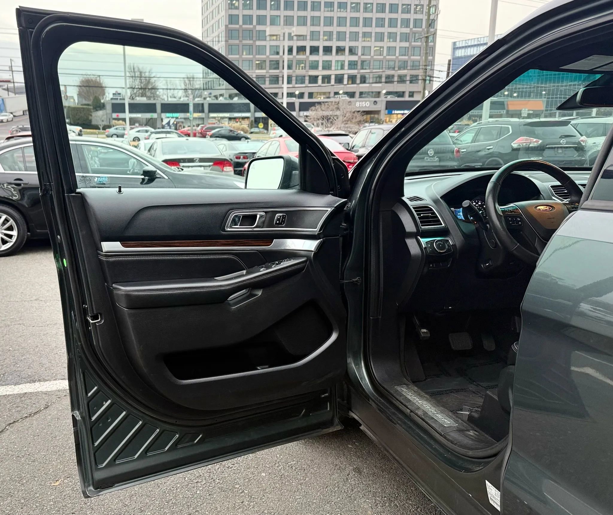 Used 2016 Ford Explorer Limited w/ Equipment Group 301A image 9