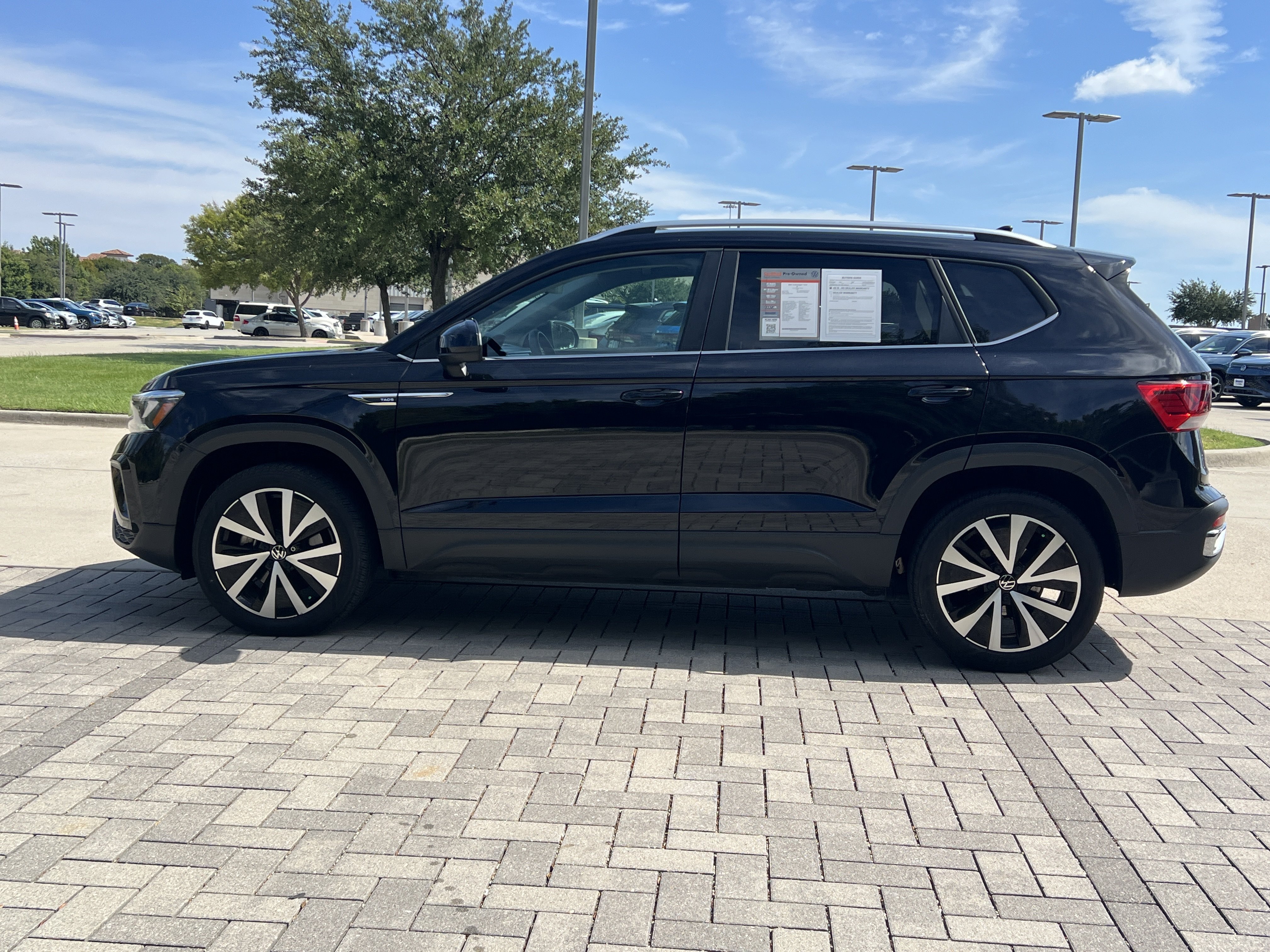 Certified 2023 Volkswagen Taos SE w/ Panoramic Sunroof Package FWD image 6