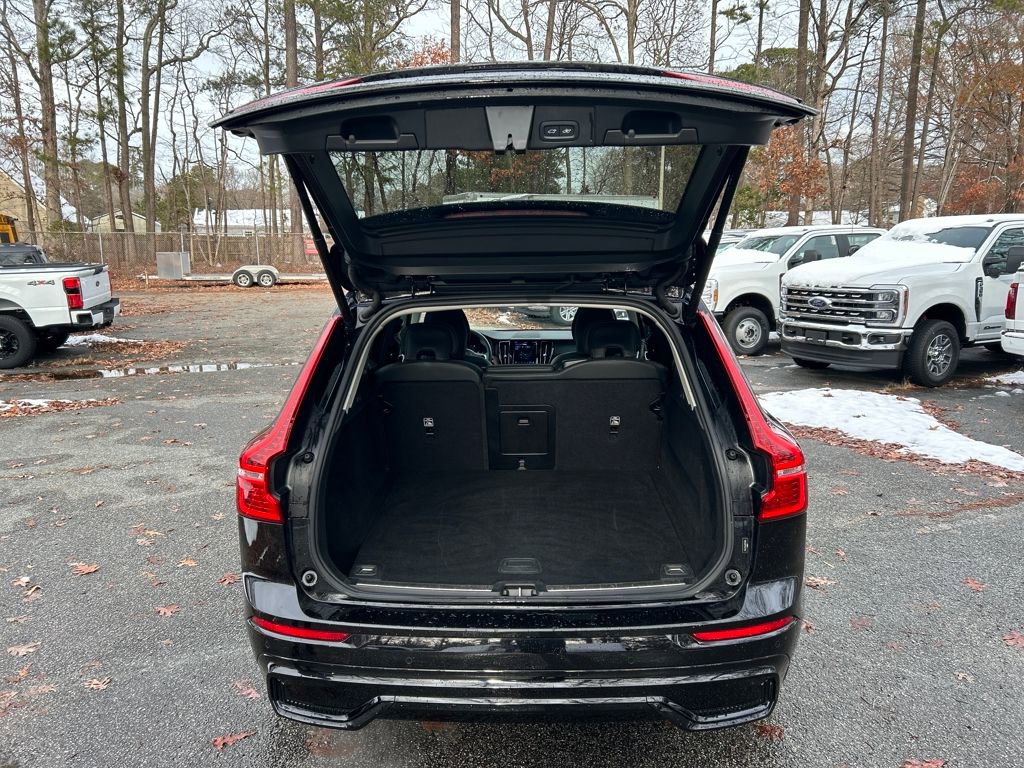 Used 2024 Volvo XC60 B5 Plus image 29