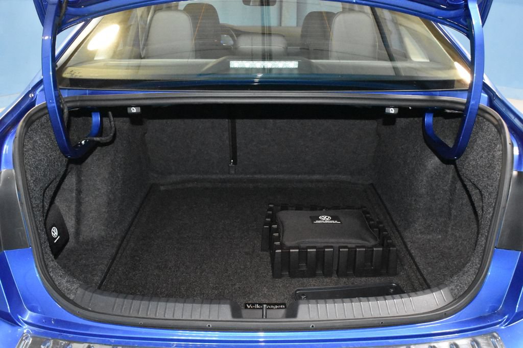 Used 2024 Volkswagen Jetta SE FWD image 30
