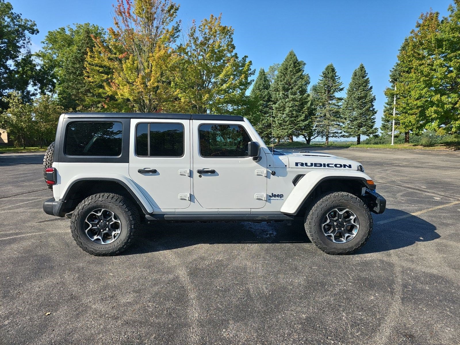 Used 2023 Jeep Wrangler Unlimited Rubicon 4xe w/ Steel Bumper Group AWD/4WD image 7