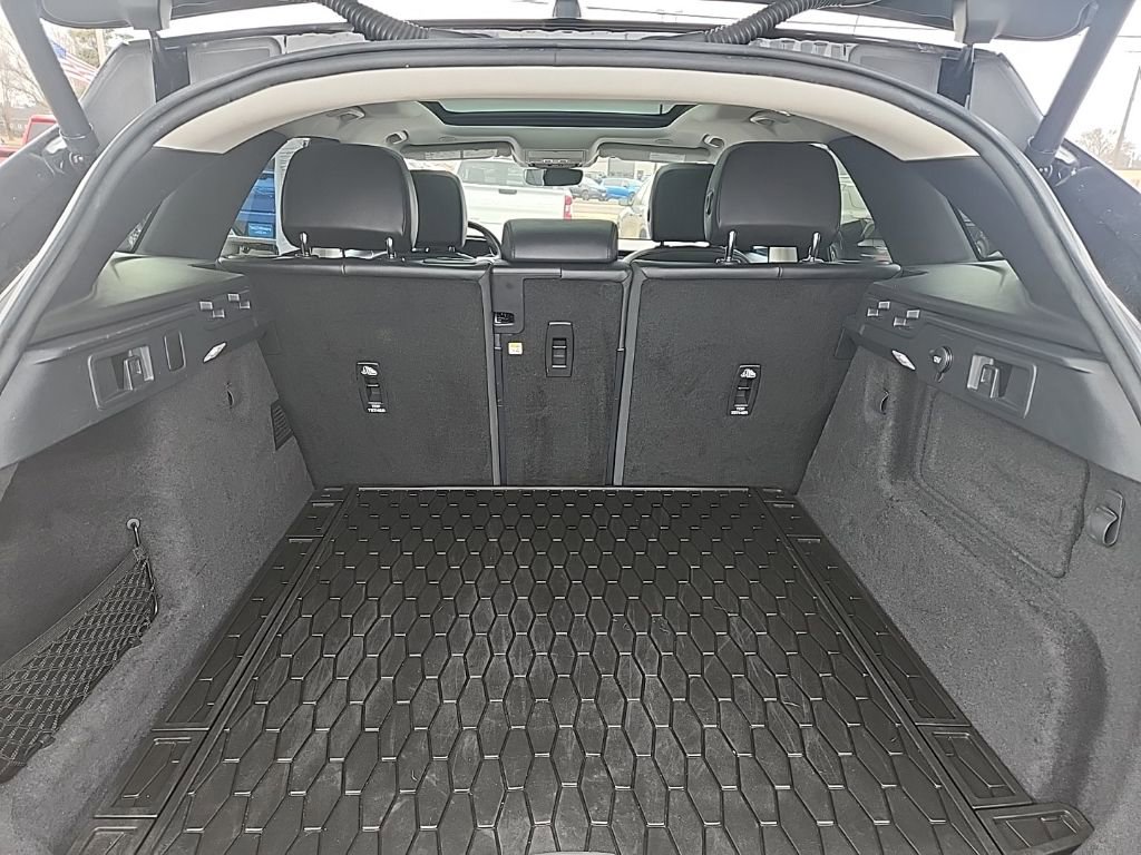 Used 2021 Jaguar F-PACE S image 11