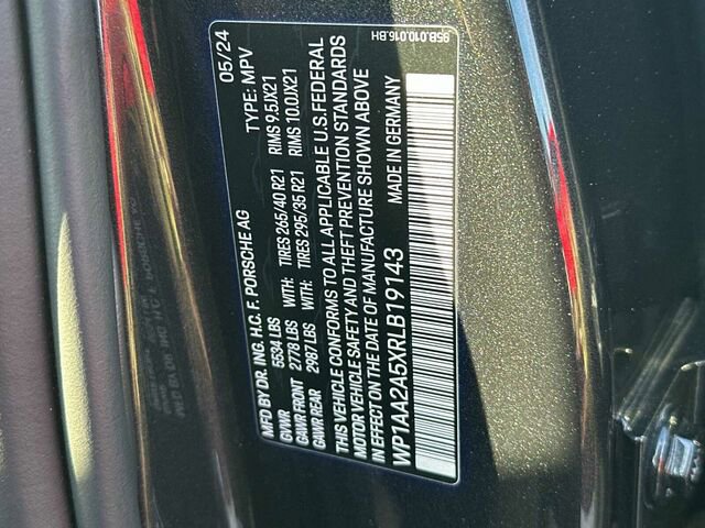 Used 2024 Porsche Macan image 37