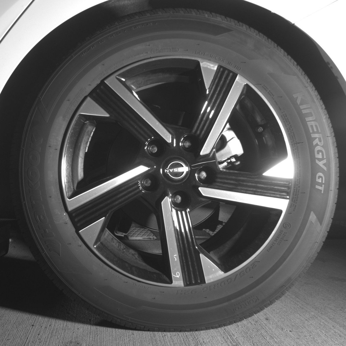 Used 2025 Nissan Sentra SV FWD image 14