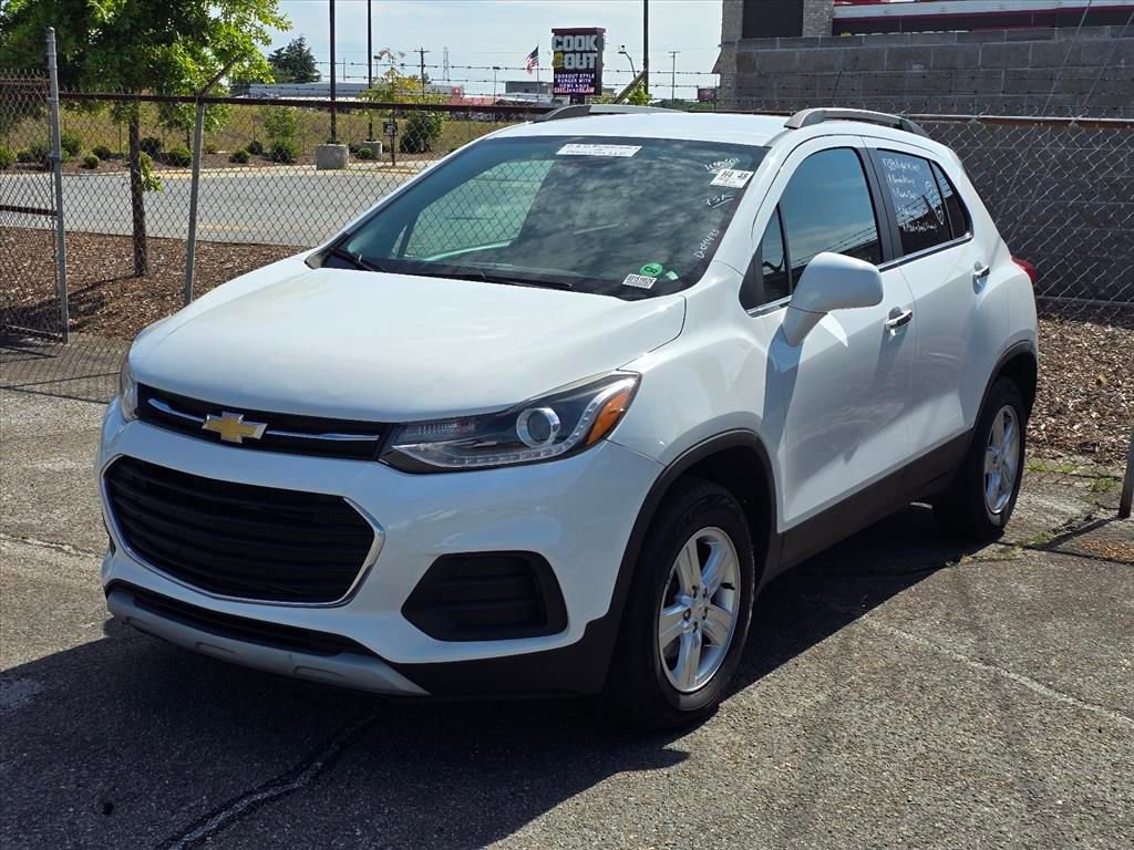 Used 2019 Chevrolet Trax LT w/ LT Convenience Package AWD/4WD image 2