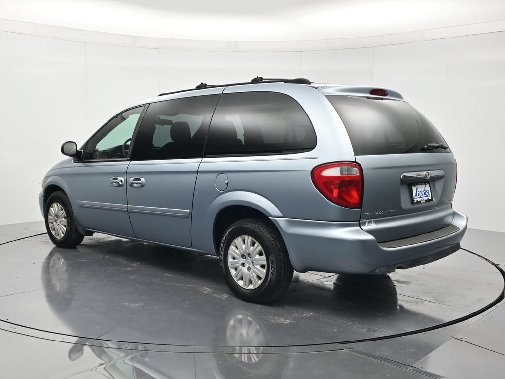 Used 2005 Chrysler Town & Country LX w/ Popular Equipment Group II FWD image 7