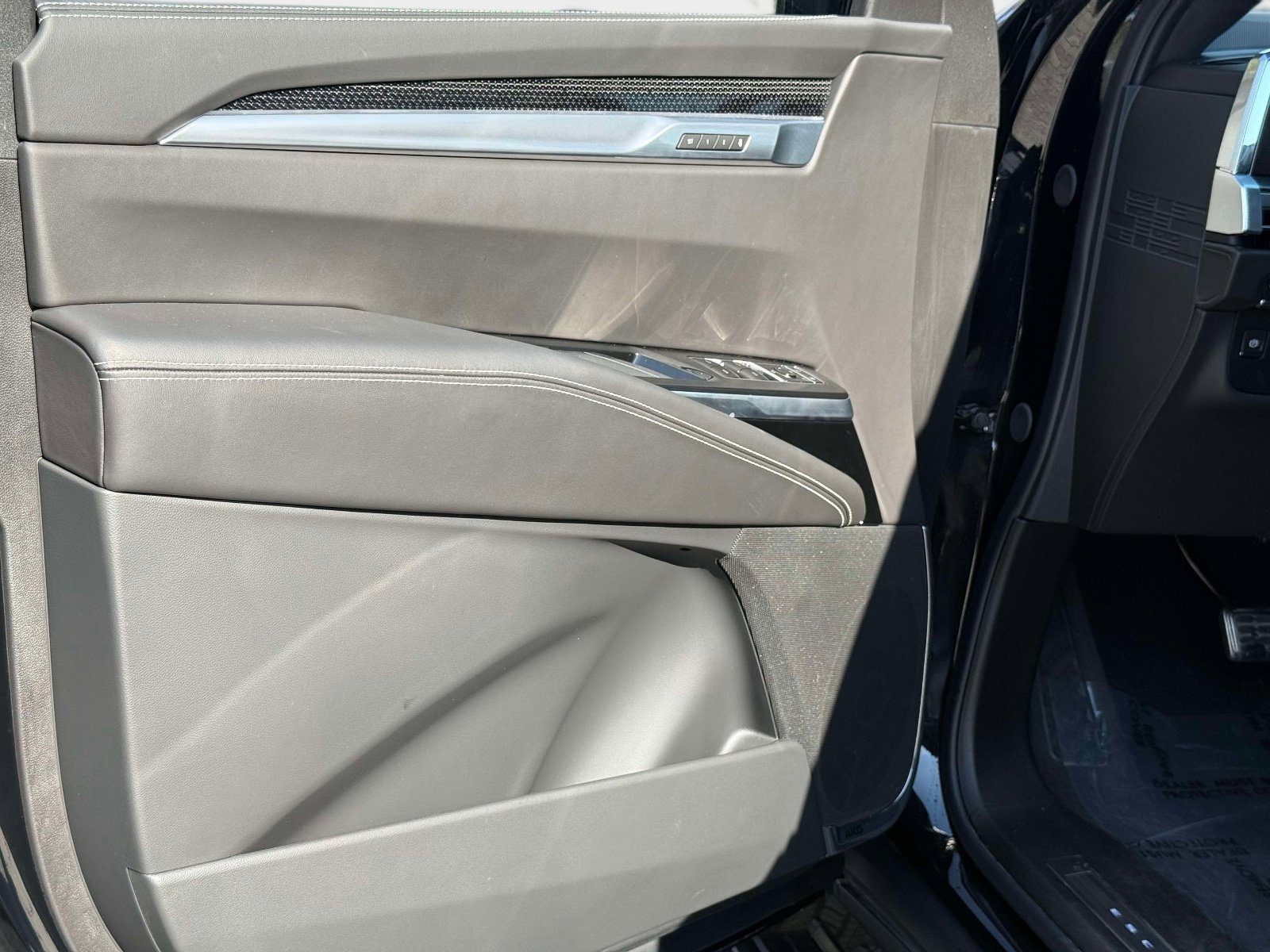 Used 2026 Cadillac Escalade V w/ LPO, ONYX Package image 42