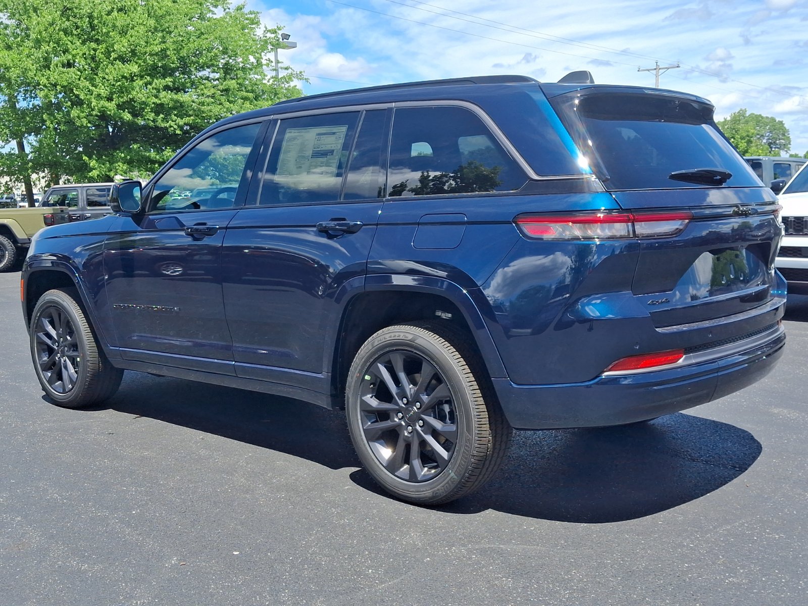 New 2026 Jeep Grand Cherokee Limited AWD/4WD image 4