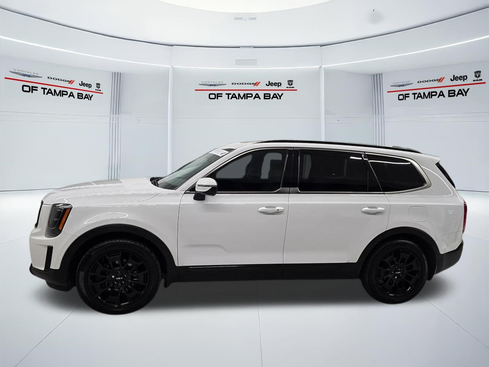 Used 2022 Kia Telluride EX w/ EX Premium Package AWD/4WD image 3