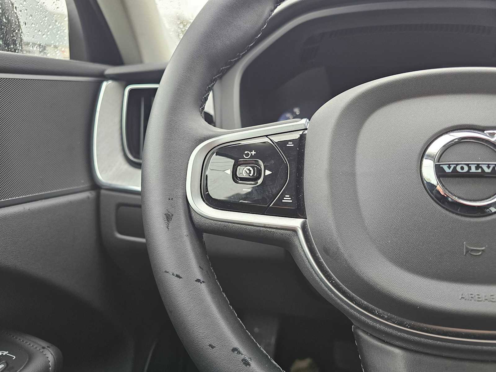 Certified 2025 Volvo XC60 B5 Plus image 34