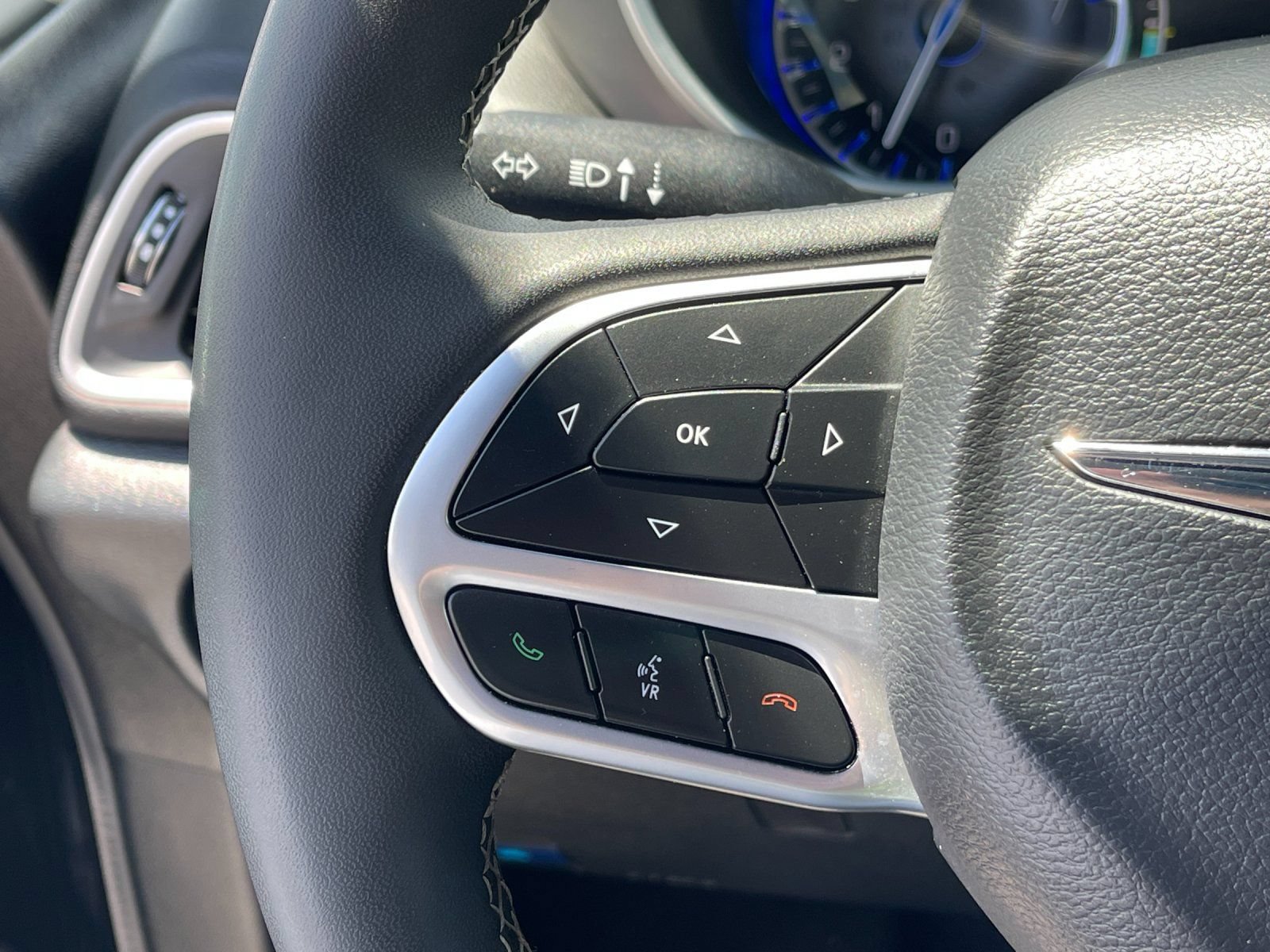 Used 2025 Chrysler Pacifica Select FWD image 27