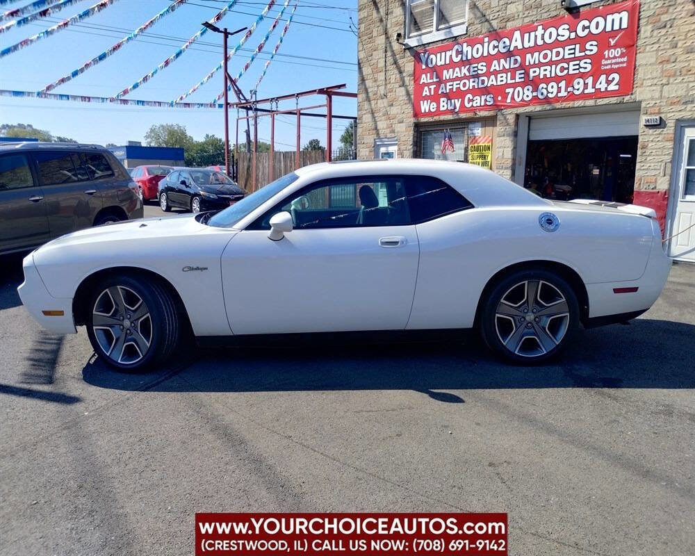 Used 2010 Dodge Challenger SE image 2