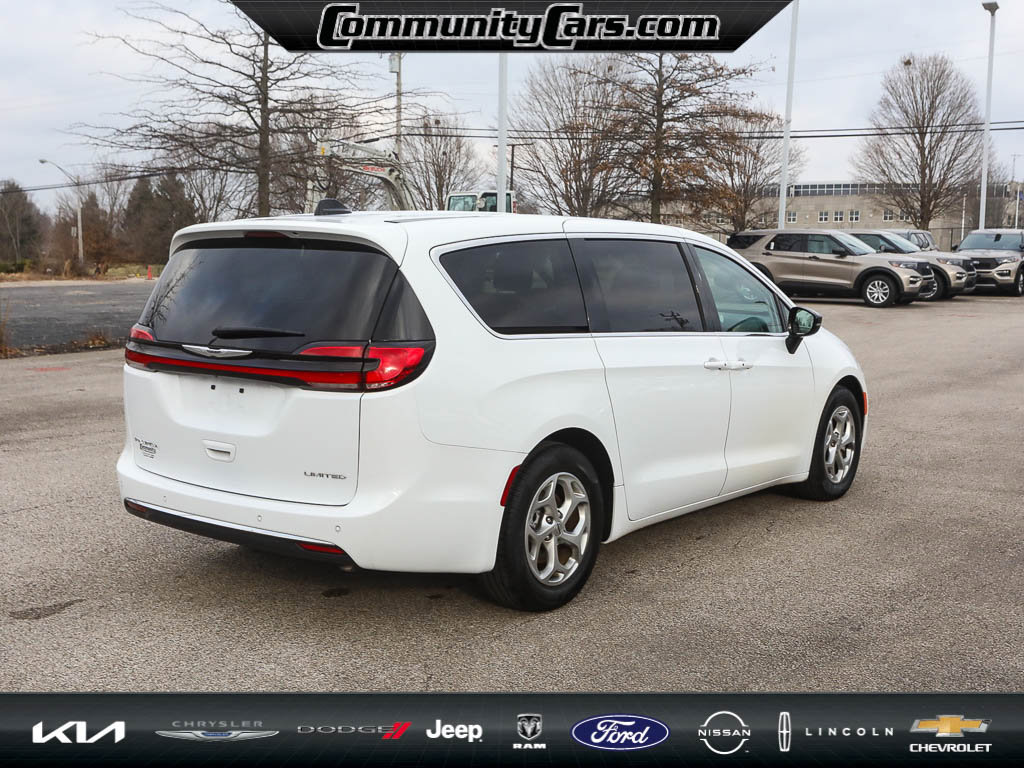 Used 2024 Chrysler Pacifica Limited image 7