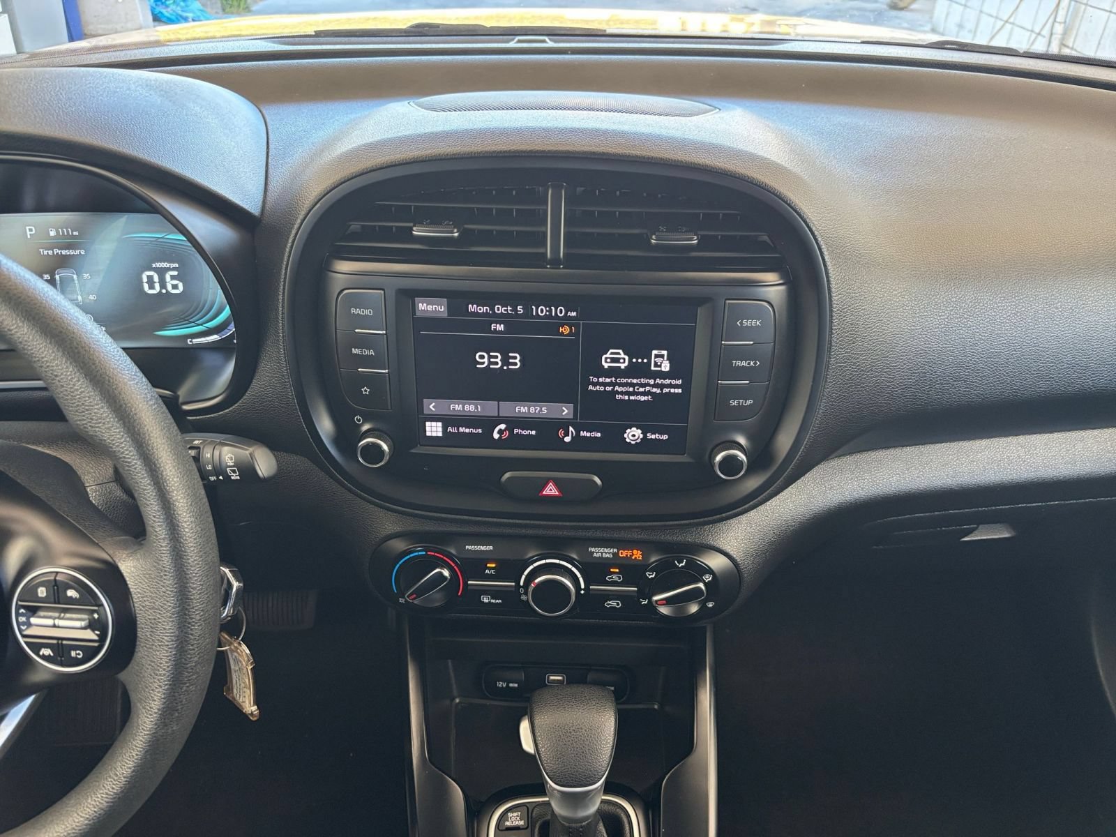 Used 2025 Kia Soul LX w/ LX Technology Package FWD image 16
