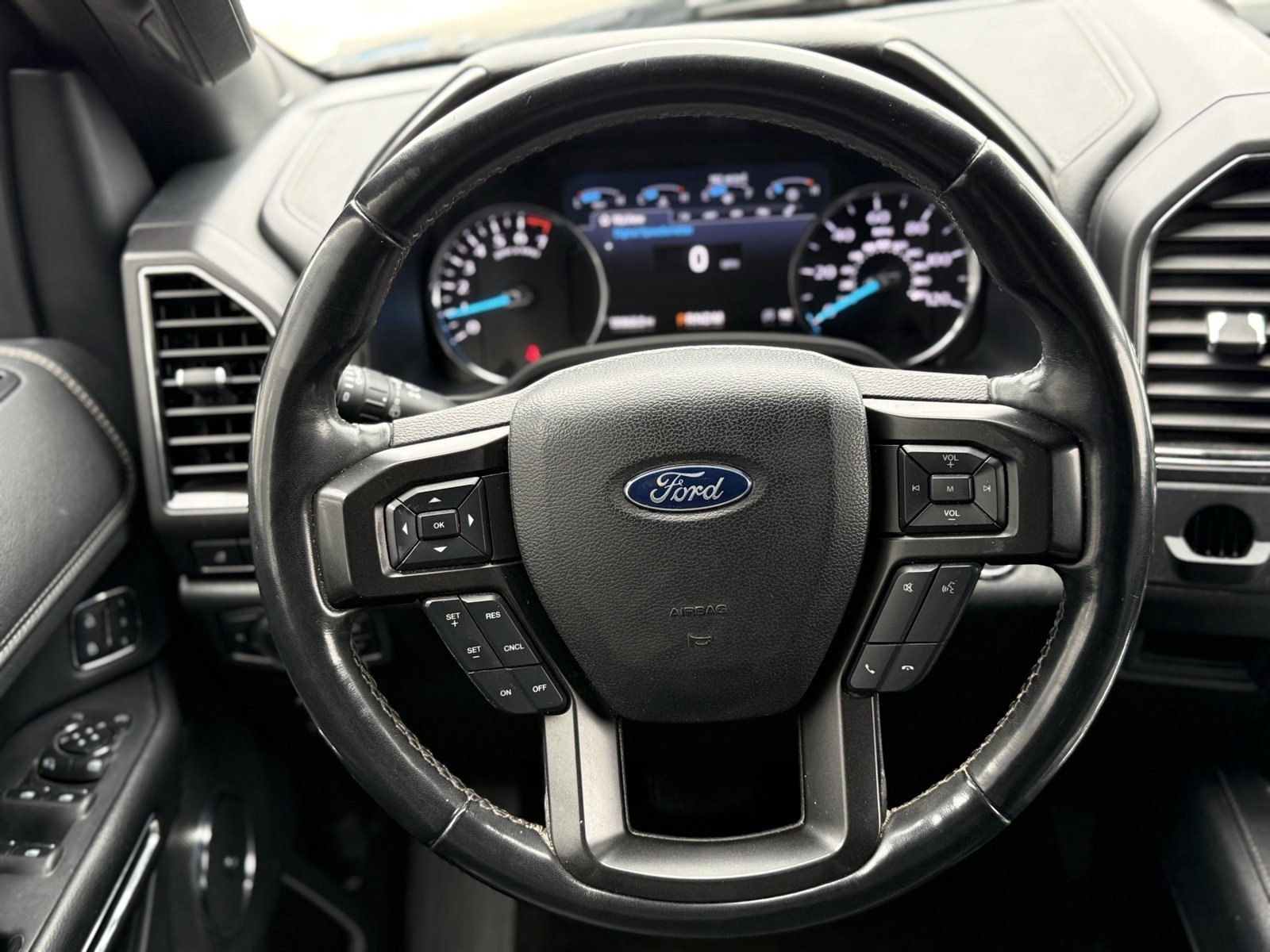 Used 2020 Ford Expedition Limited image 19