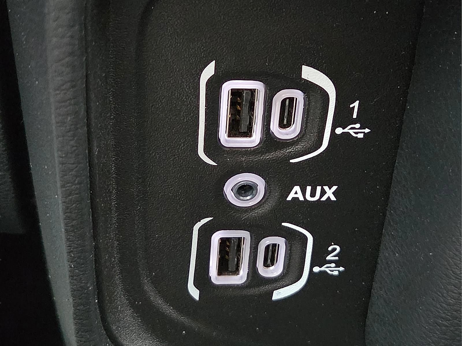 Used 2025 RAM 1500 Laramie AWD/4WD image 18