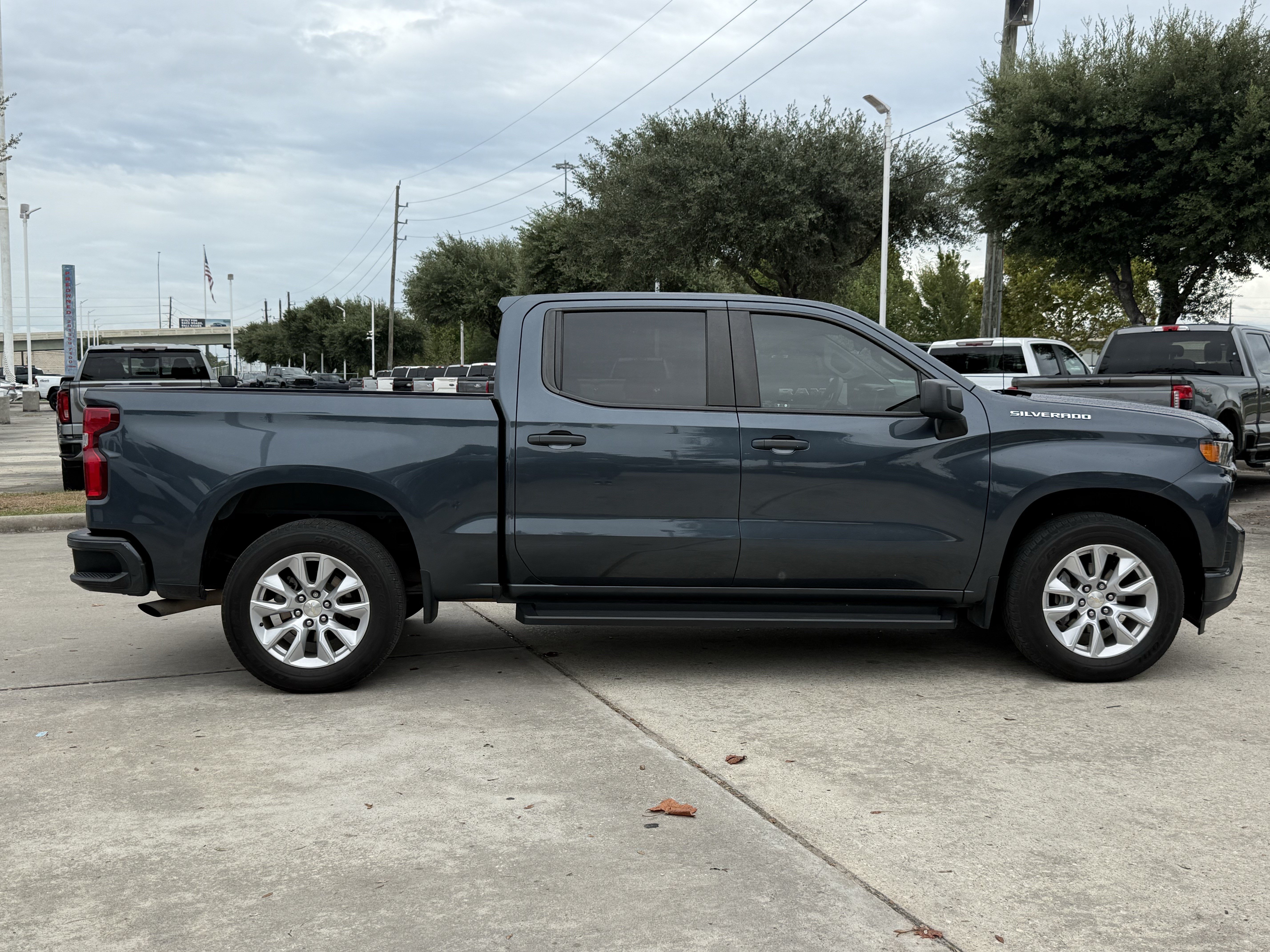 Used 2020 Chevrolet Silverado 1500 Custom w/ Custom Value Package RWD image 3