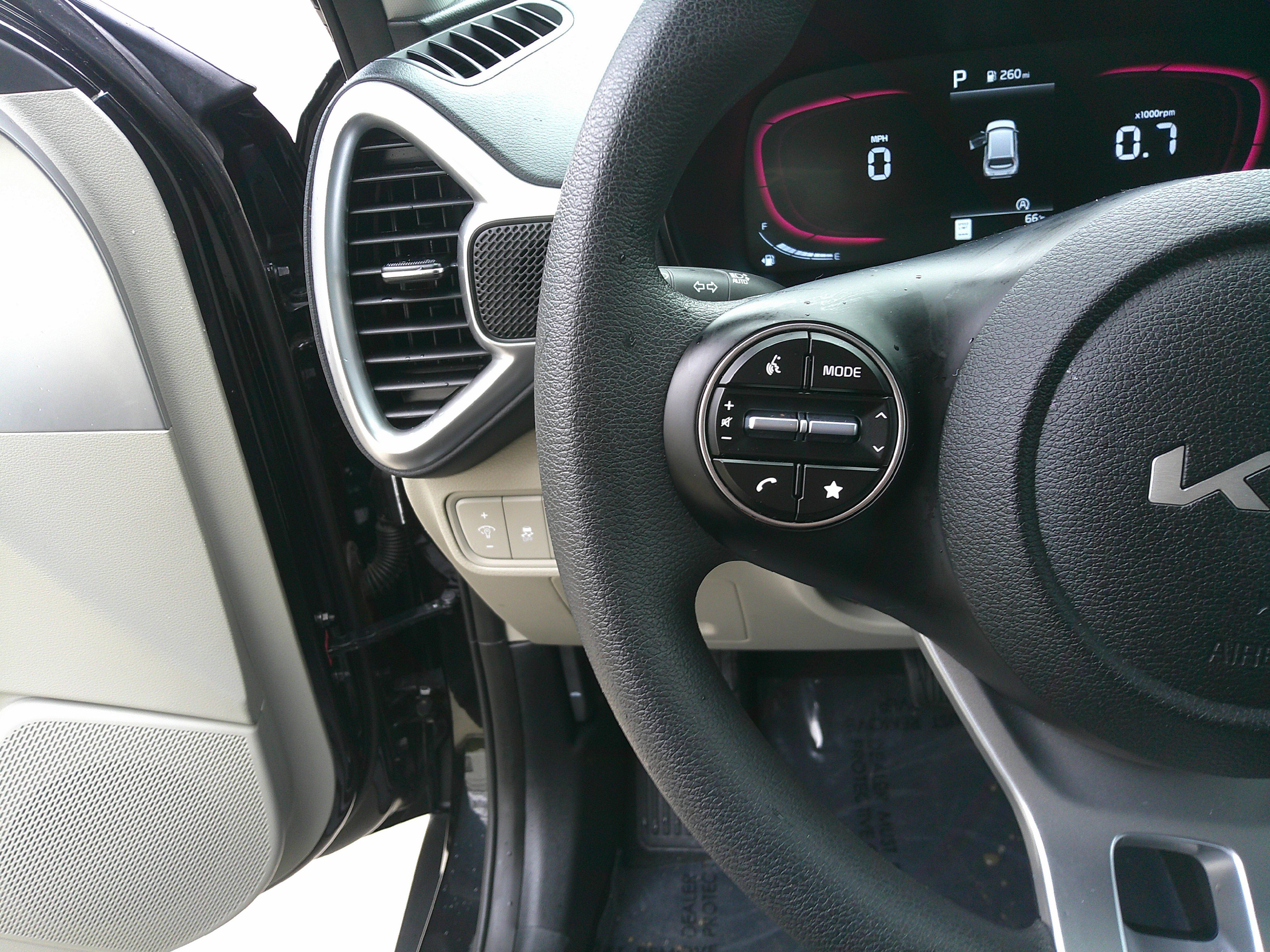 Used 2025 Kia Soul LX w/ LX Technology Package image 24