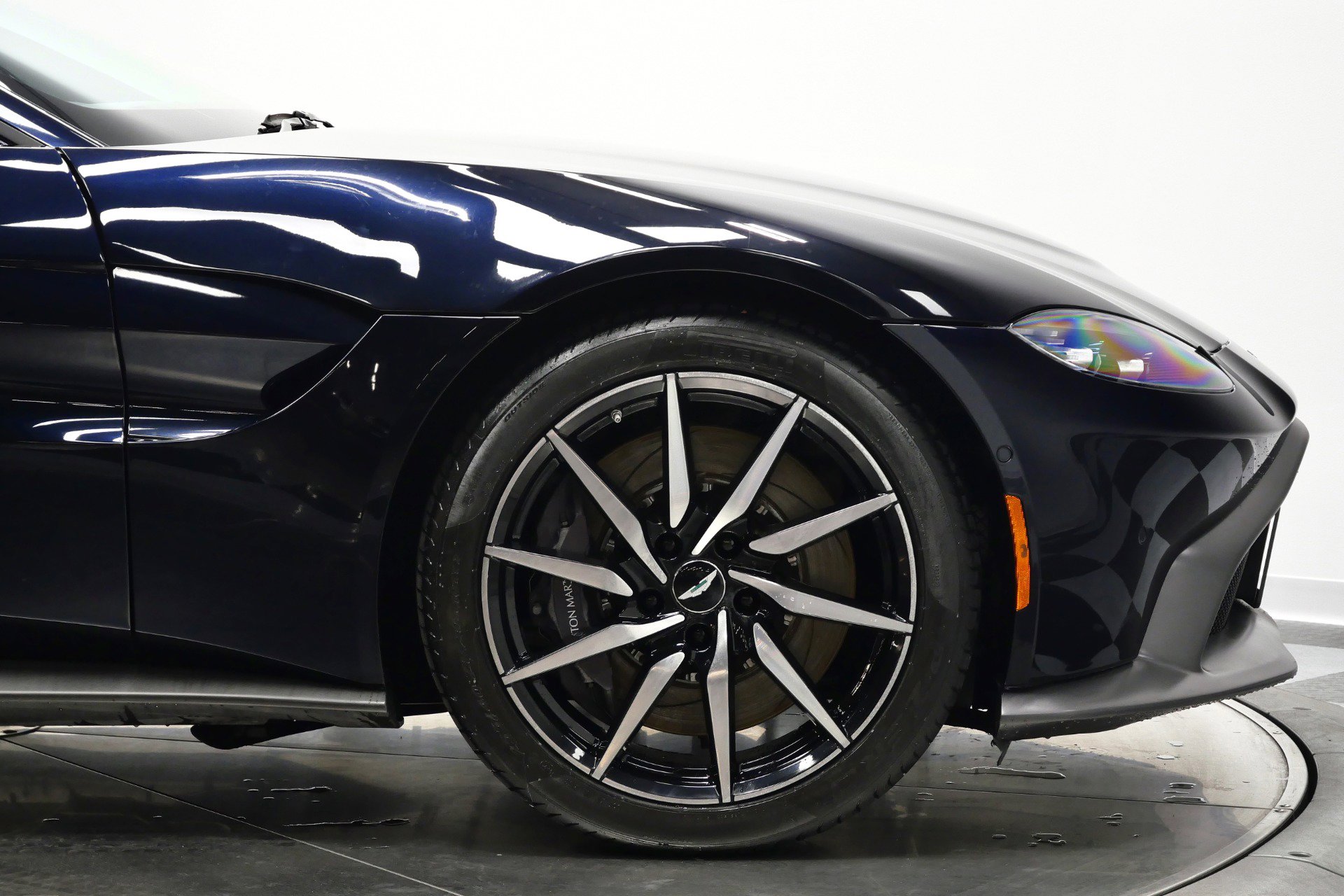 Used 2020 Aston Martin V8 Vantage Coupe image 31