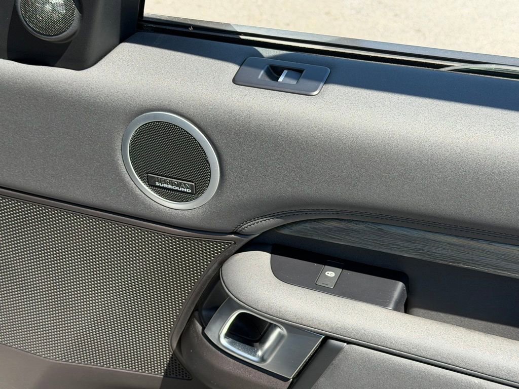 Used 2018 Land Rover Discovery HSE image 36