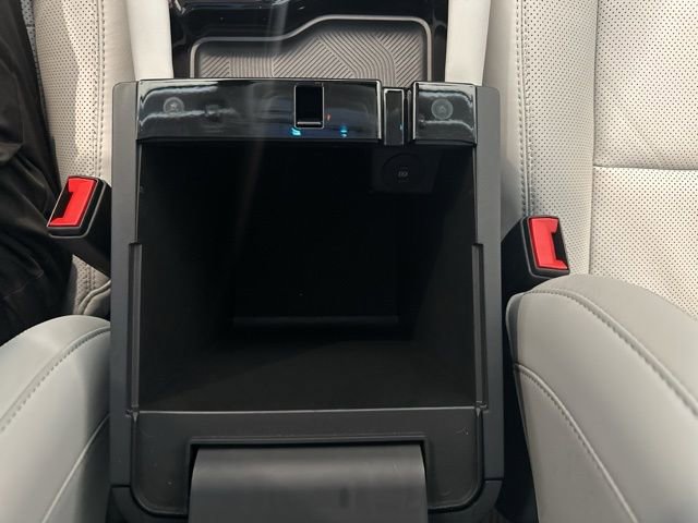 Used 2025 Ford Explorer Platinum w/ Ultimate Package AWD/4WD image 24