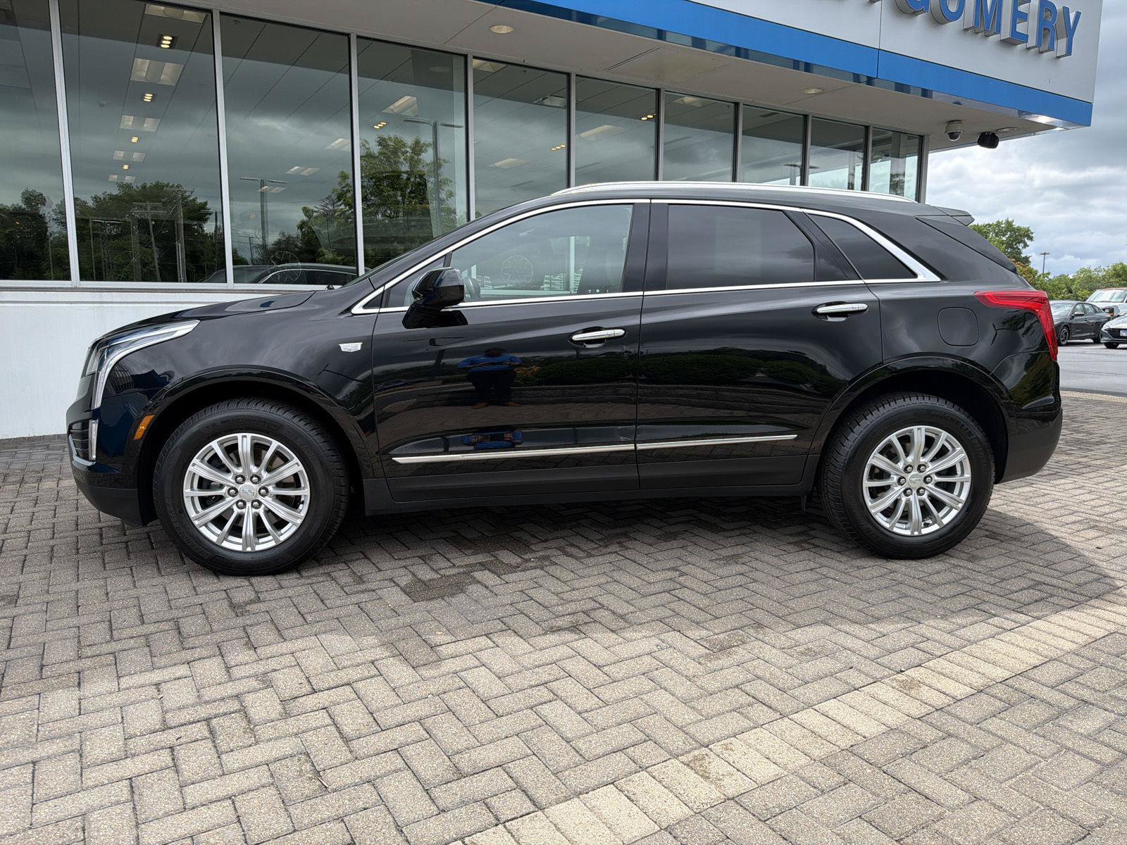Used 2019 Cadillac XT5 FWD image 2