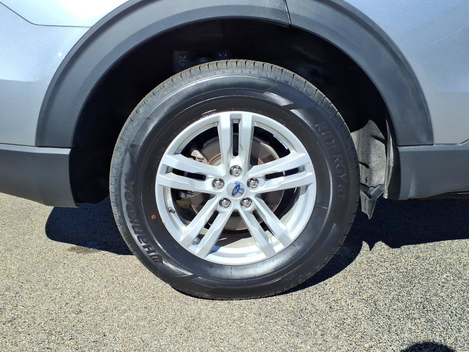 Used 2023 Ford Explorer XLT AWD/4WD image 7
