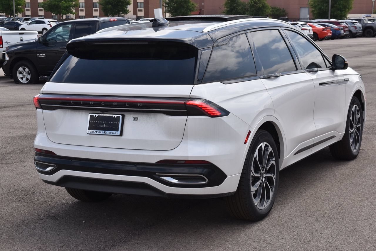 New 2026 Lincoln Nautilus Reserve AWD/4WD image 14