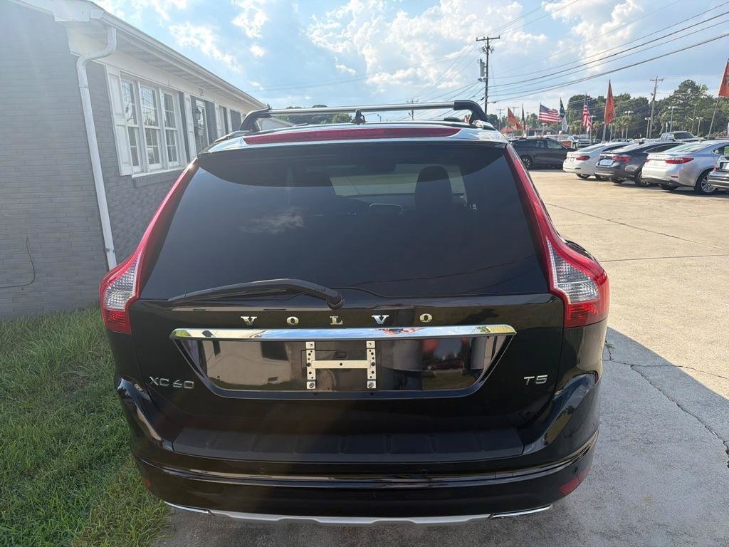 Used 2017 Volvo XC60 T5 Inscription w/ Preferred Option Package FWD image 12
