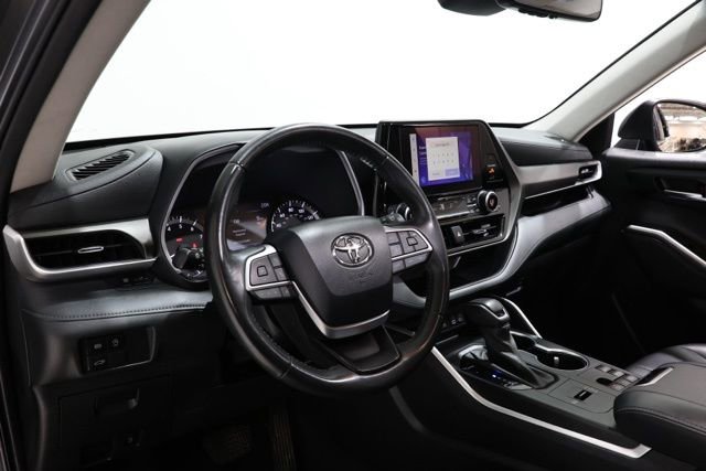 Used 2023 Toyota Highlander XLE image 13