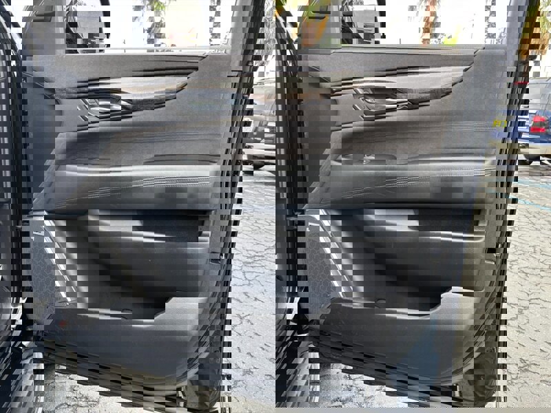 Used 2015 Cadillac Escalade Platinum image 18