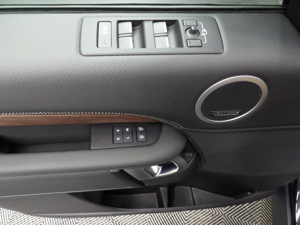 Used 2024 Land Rover Discovery Dynamic SE AWD/4WD image 46
