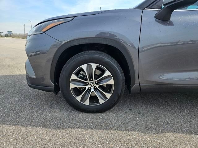 Used 2021 Toyota Highlander XLE image 28