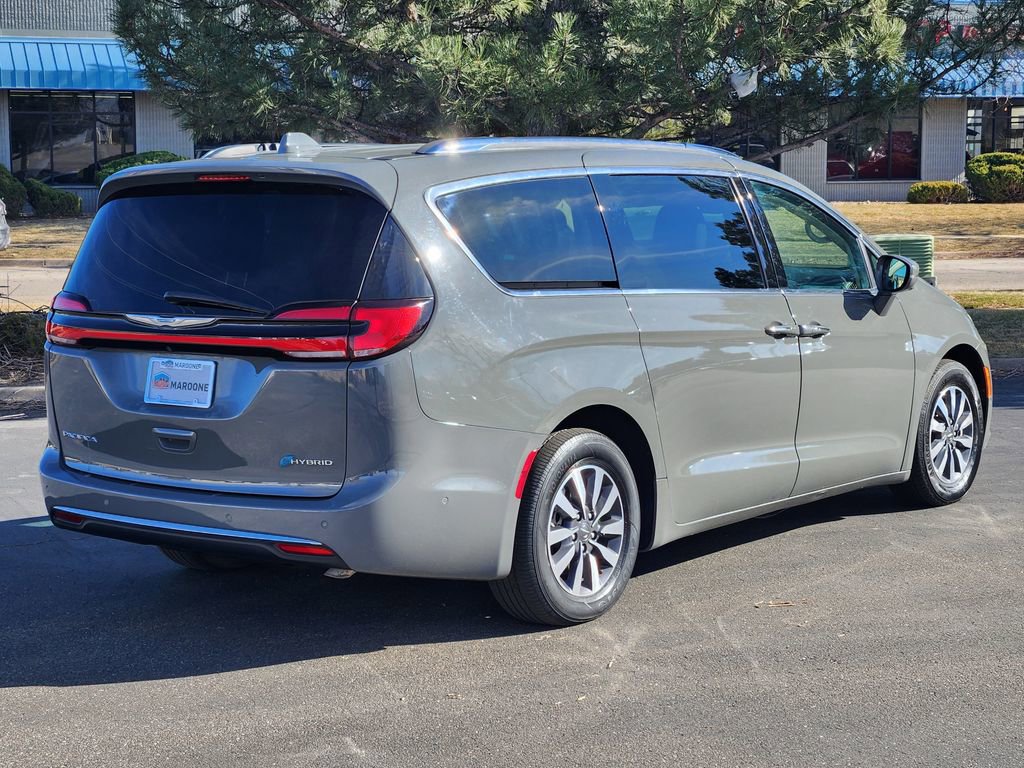Used 2021 Chrysler Pacifica Touring-L image 4