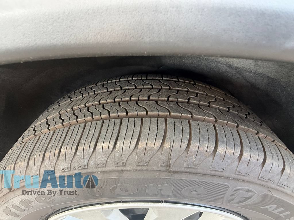 Used 2015 Nissan Rogue S FWD image 11