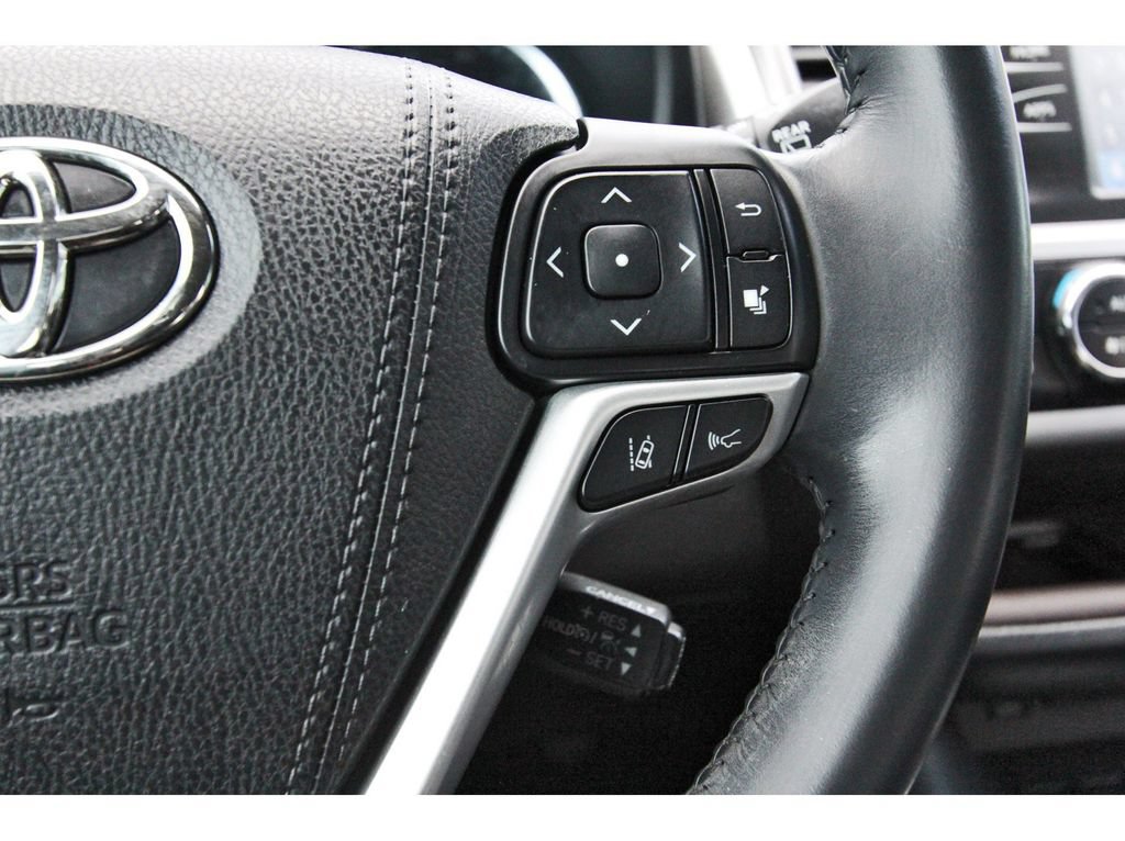 Used 2017 Toyota Highlander XLE FWD image 20