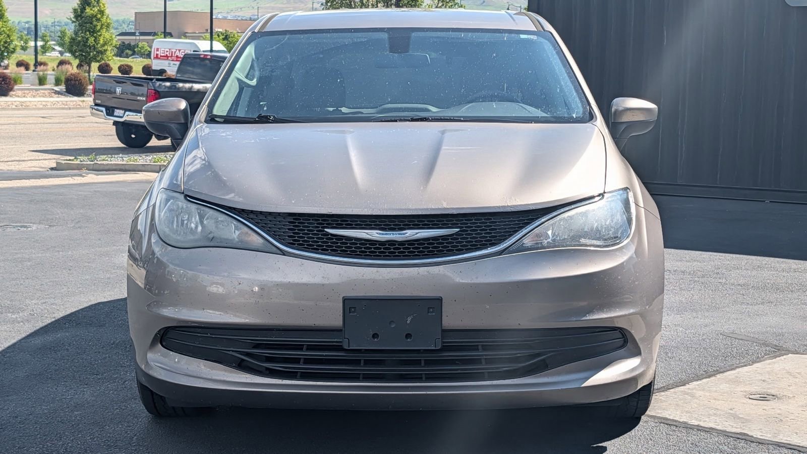 Used 2018 Chrysler Pacifica LX FWD image 2
