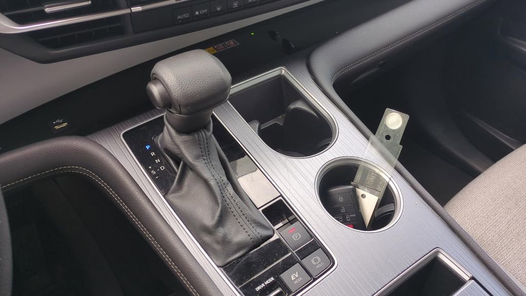 Certified 2025 Toyota Sienna LE image 15