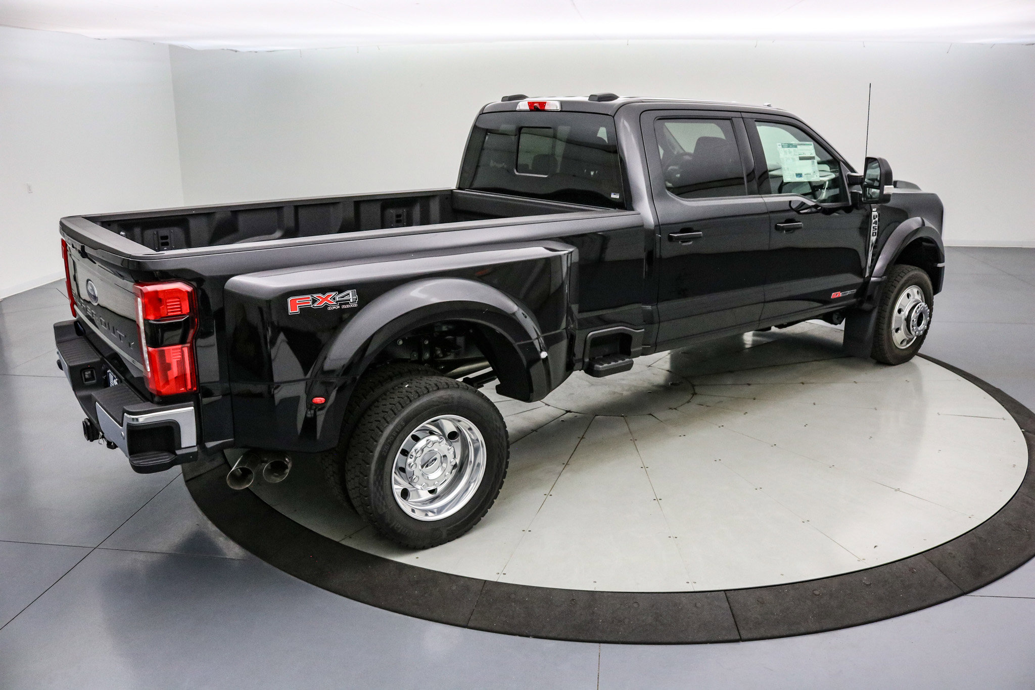 New 2026 Ford F450 XLT w/ XLT Premium Package image 4