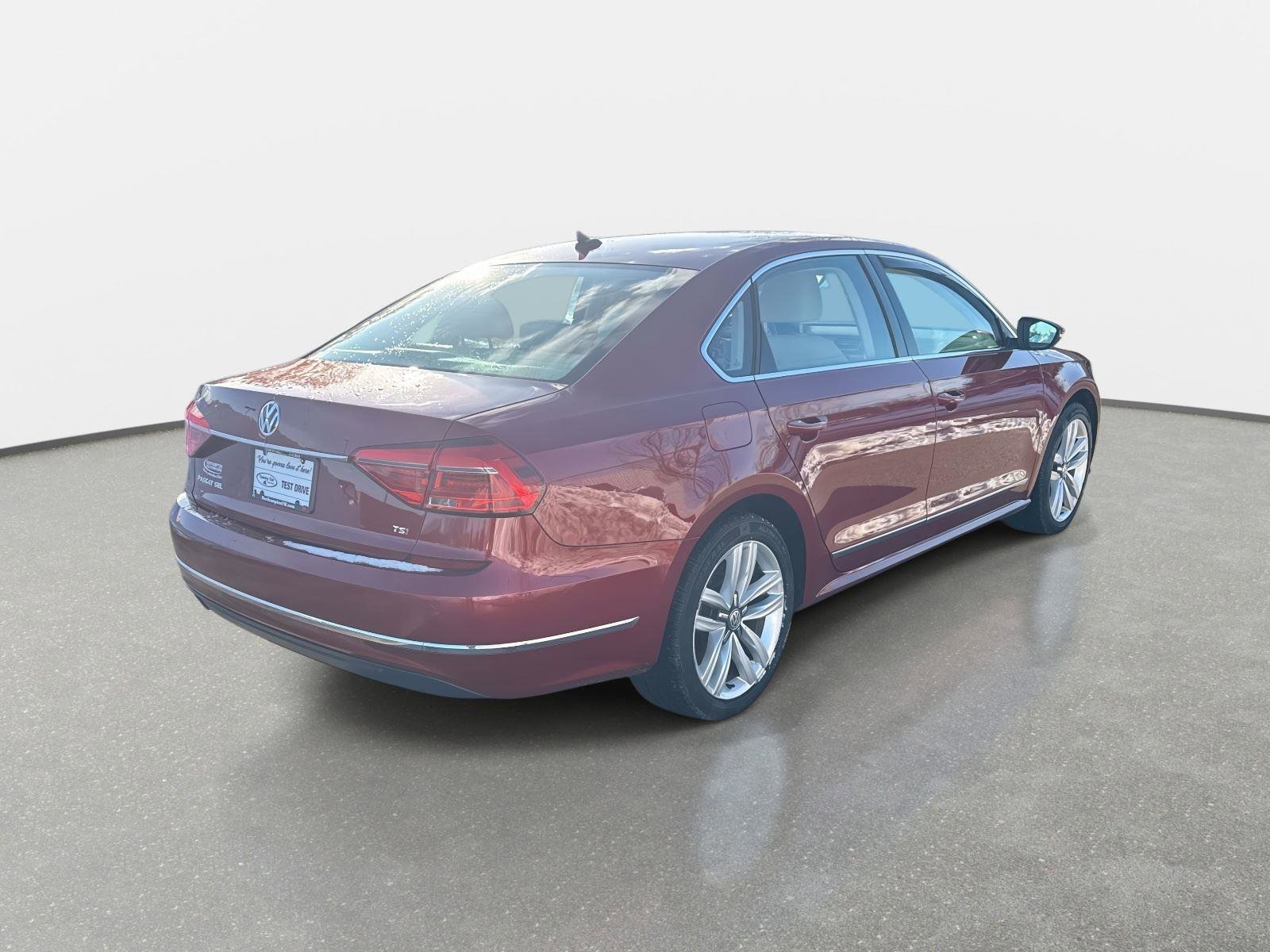 Used 2016 Volkswagen Passat 1.8T SEL Premium image 5
