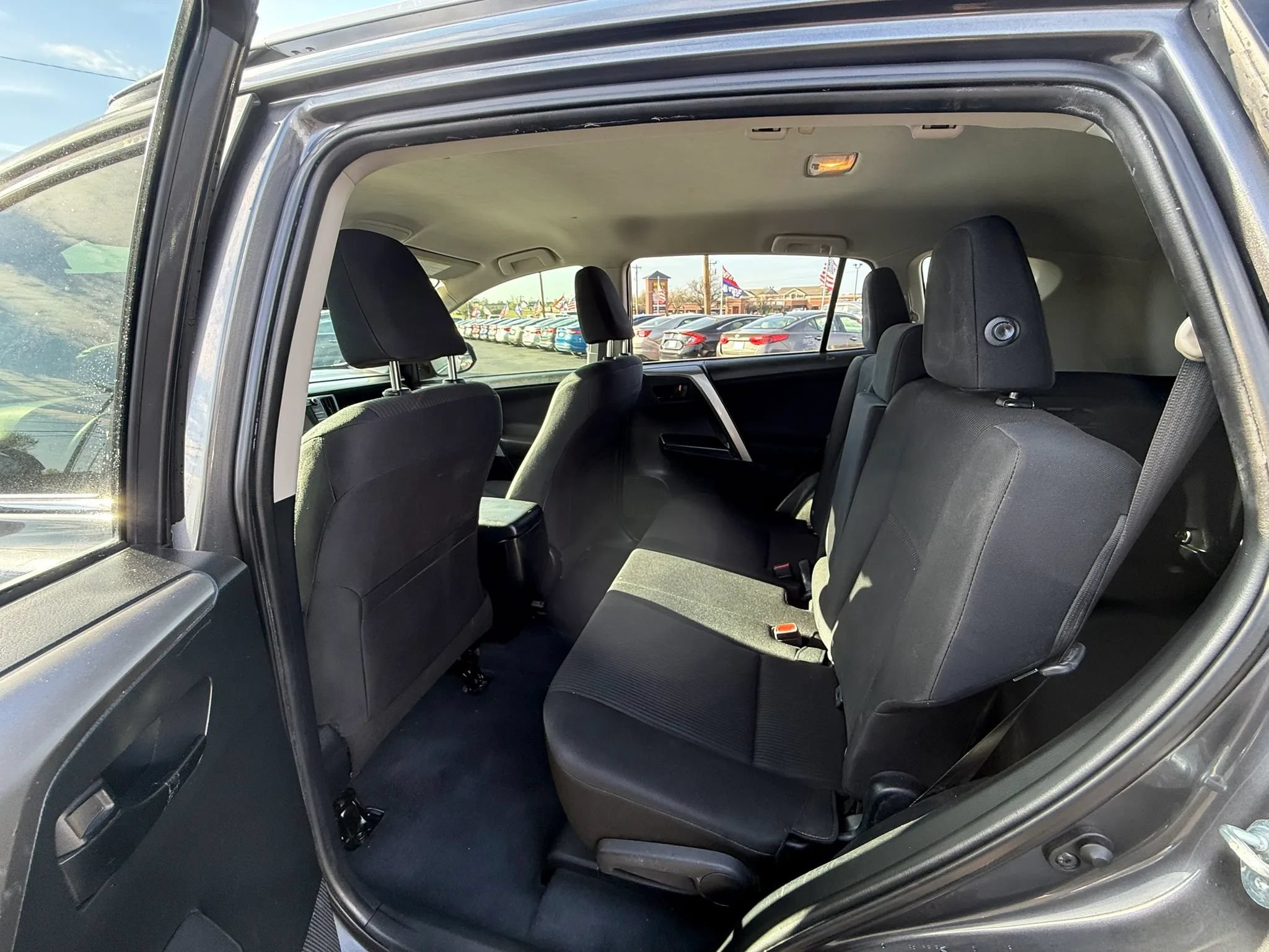 Used 2017 Toyota RAV4 LE FWD image 13